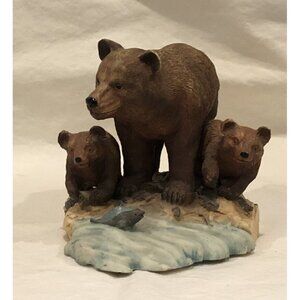 Lipco Figurine 4”H Mama Grizzly Bear and Cubs By River With Salmon Jumping. VGC!